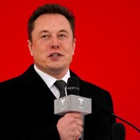 Cổ đông Tesla phàn nàn Elon Musk xao nhãng việc điều hành