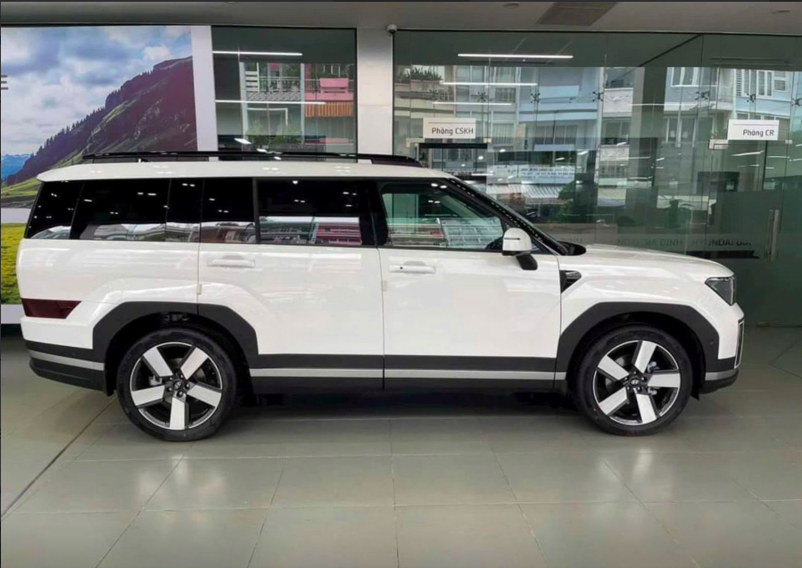 Hyundai Santa Fe giảm sâu cuối năm, xe VIN 2024 ưu đãi hơn 200 triệu đồng